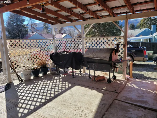 $270,000 | 314 Hillcrest Place, Baker City, OR 97814
