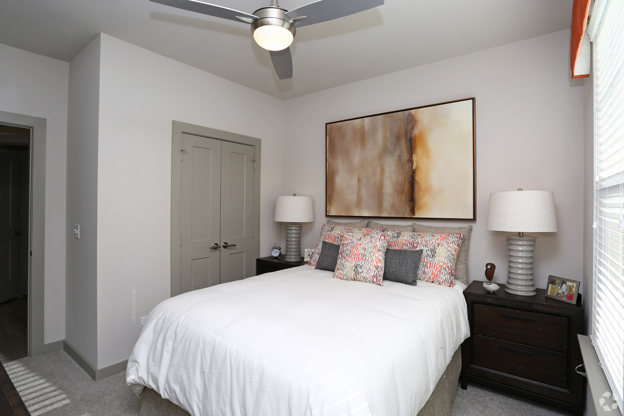 680 East Algonquin Road, Unit 1301 Schaumburg, IL 60173 - Photo 11 of 29 a bedroom with a bed and a lamp