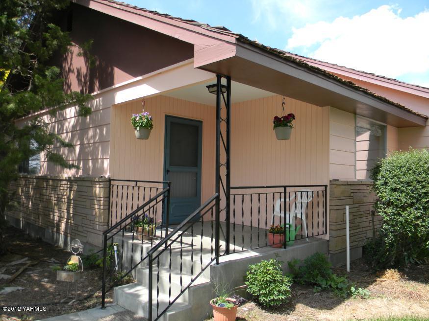 991 Olmstead Road Grandview, WA 98930 - Photo 1 of 17 a view of a house with a small yard and deck