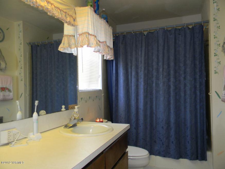 991 Olmstead Road Grandview, WA 98930 - Photo 11 of 17 a bathroom with a sink and a mirror
