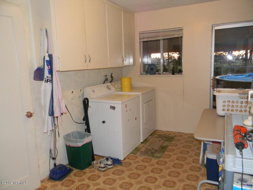 991 Olmstead Road Grandview, WA 98930 - Photo 12 of 17 a utility room with a sink dryer and washer