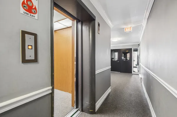 $210,000 | 2619 West Agatite Avenue, Unit 2B, Chicago, IL 60625