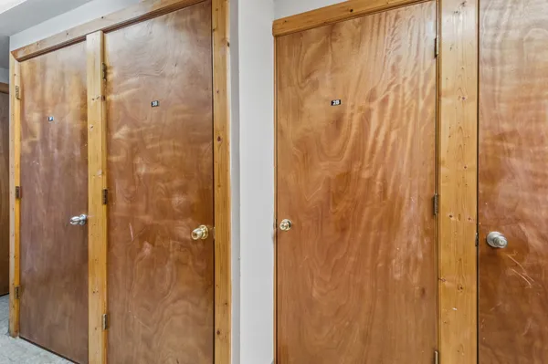 $210,000 | 2619 West Agatite Avenue, Unit 2B, Chicago, IL 60625