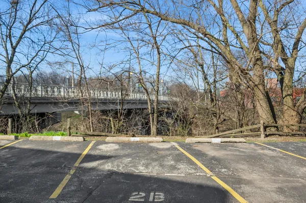 $210,000 | 2619 West Agatite Avenue, Unit 2B, Chicago, IL 60625