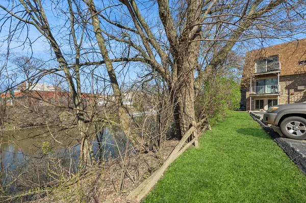 $210,000 | 2619 West Agatite Avenue, Unit 2B, Chicago, IL 60625