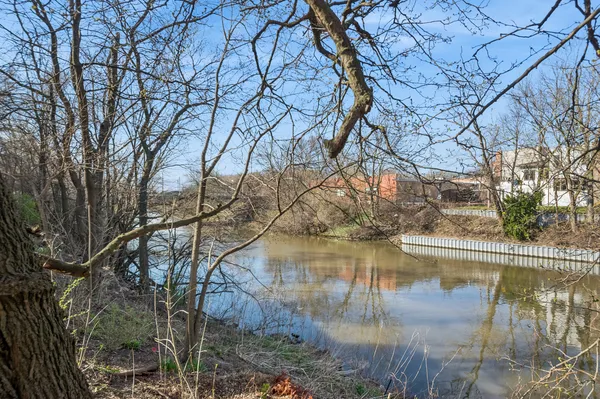 $210,000 | 2619 West Agatite Avenue, Unit 2B, Chicago, IL 60625