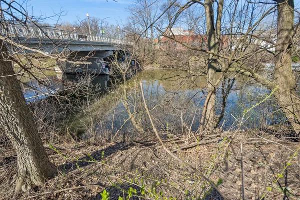 $210,000 | 2619 West Agatite Avenue, Unit 2B, Chicago, IL 60625