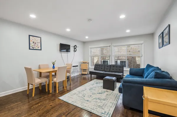 $210,000 | 2619 West Agatite Avenue, Unit 2B, Chicago, IL 60625