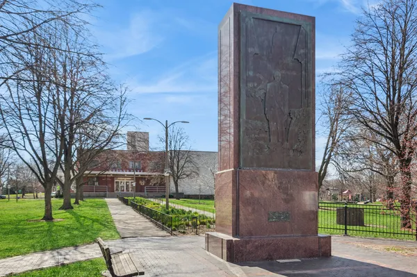 $210,000 | 2619 West Agatite Avenue, Unit 2B, Chicago, IL 60625