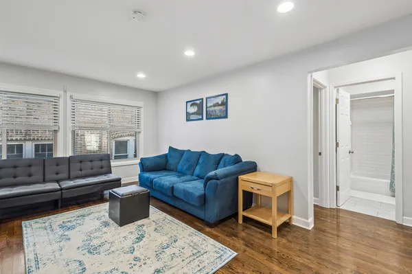 $210,000 | 2619 West Agatite Avenue, Unit 2B, Chicago, IL 60625