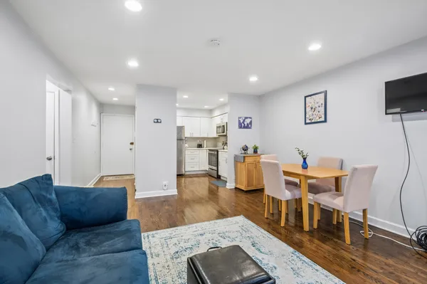 $210,000 | 2619 West Agatite Avenue, Unit 2B, Chicago, IL 60625