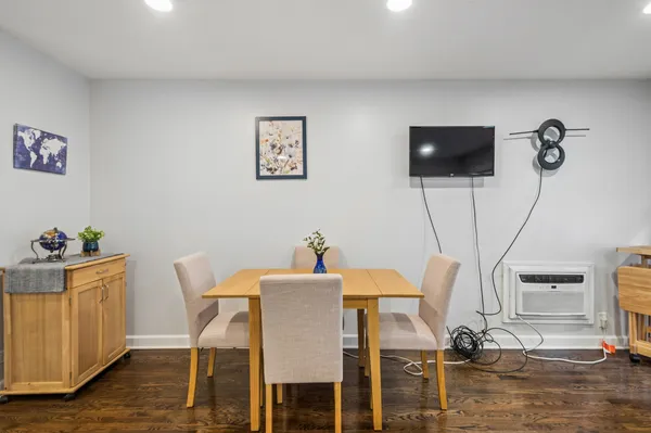 $210,000 | 2619 West Agatite Avenue, Unit 2B, Chicago, IL 60625