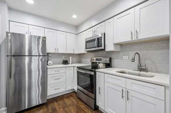 $210,000 | 2619 West Agatite Avenue, Unit 2B, Chicago, IL 60625