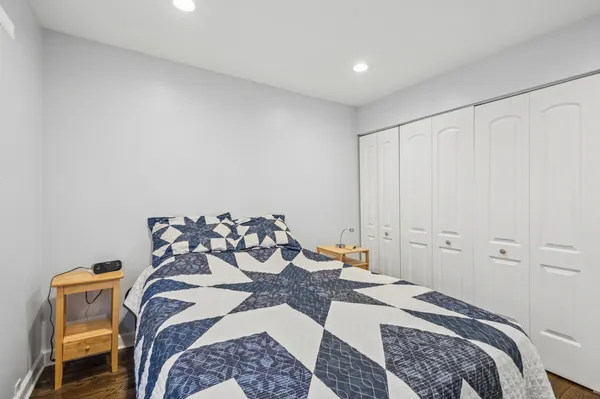 $210,000 | 2619 West Agatite Avenue, Unit 2B, Chicago, IL 60625