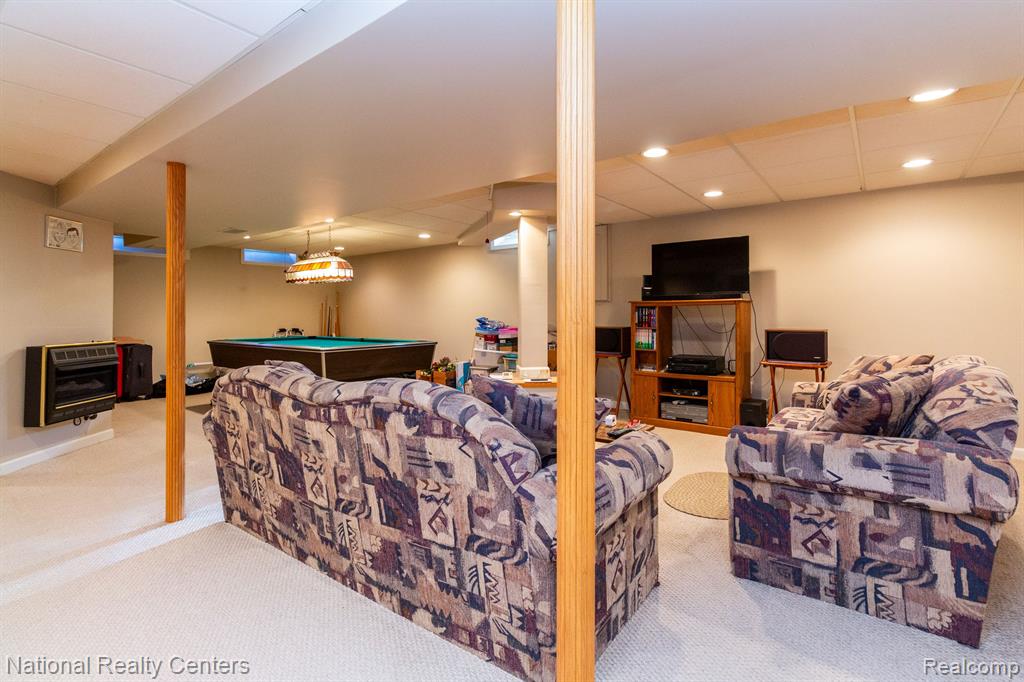 36509 Saxony Road Farmington, MI 48335 - Photo 33 of 49