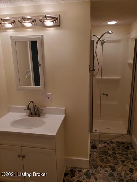 4626 Dover Road Louisville, KY 40216 - Photo 21 of 33 Dover 4626 Upstairs bath