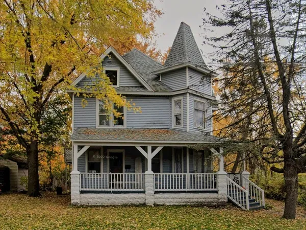 $1,600 | 410 Center Street, Woodstock, IL 60098