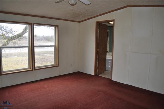11069 Yale Road Yale, MI 48097 - Photo 9 of 11 31139180-8.JPG
