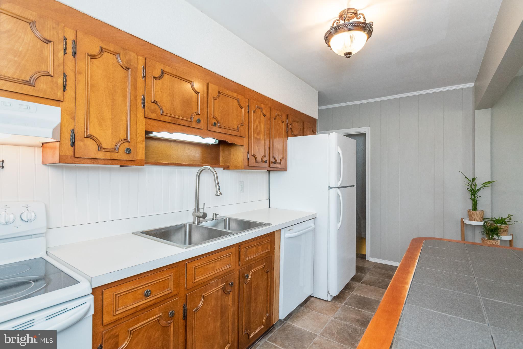 111 Hampshire Road Baltimore, MD 21221 - Photo 14 of 59 Kitchen