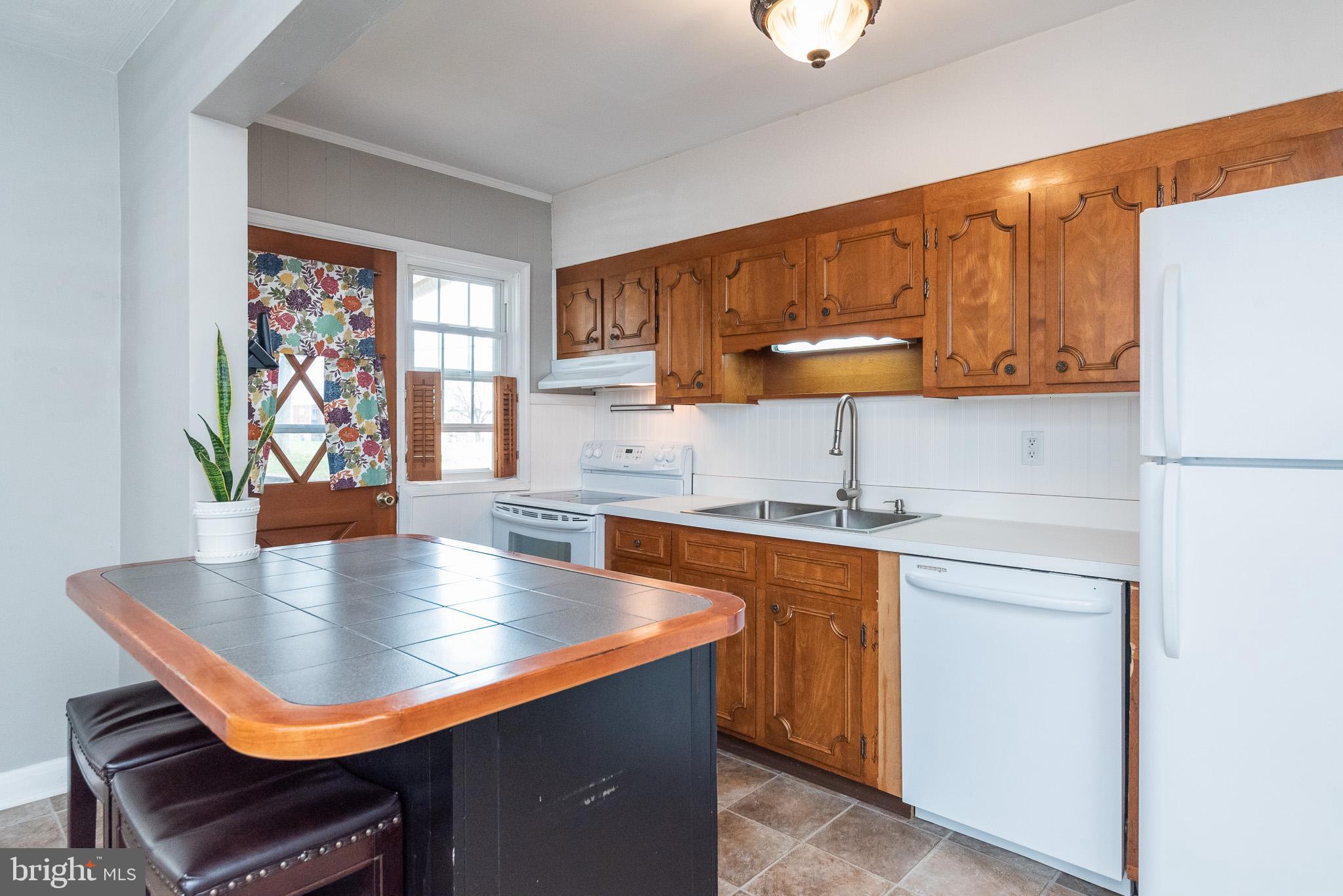111 Hampshire Road Baltimore, MD 21221 - Photo 22 of 59 Kitchen