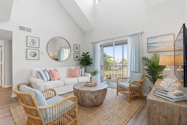 $185,000 | 3300 Haviland Court, Unit 303, Palm Harbor, FL 34684