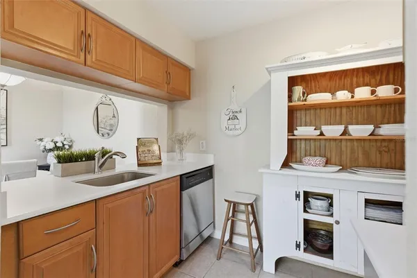 $185,000 | 3300 Haviland Court, Unit 303, Palm Harbor, FL 34684