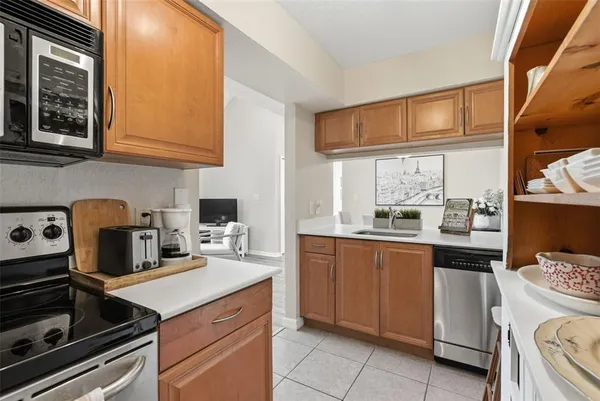 $185,000 | 3300 Haviland Court, Unit 303, Palm Harbor, FL 34684