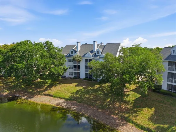 $185,000 | 3300 Haviland Court, Unit 303, Palm Harbor, FL 34684