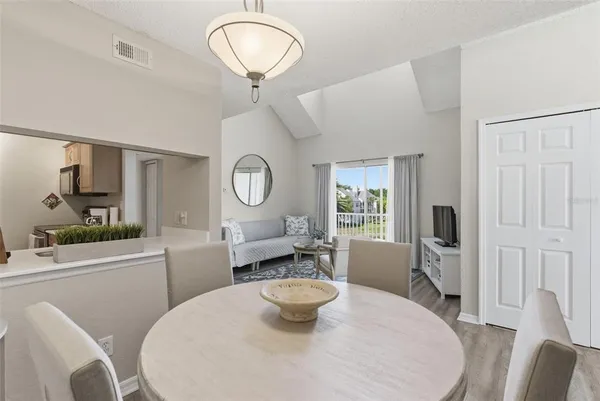 $185,000 | 3300 Haviland Court, Unit 303, Palm Harbor, FL 34684