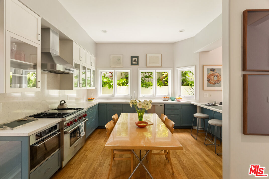 454 Sycamore Road Santa Monica, CA 90402 - Photo 10 of 32