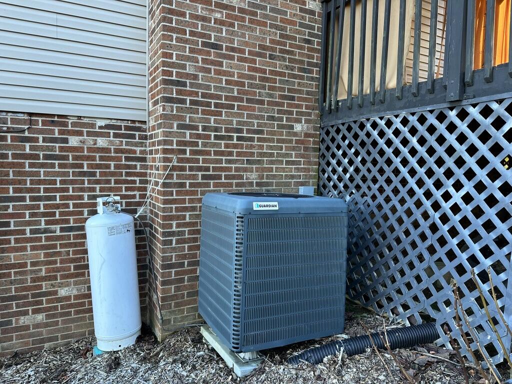 103 Cochran Road Jonesborough, TN 37659 - Photo 35 of 45 Heat pump