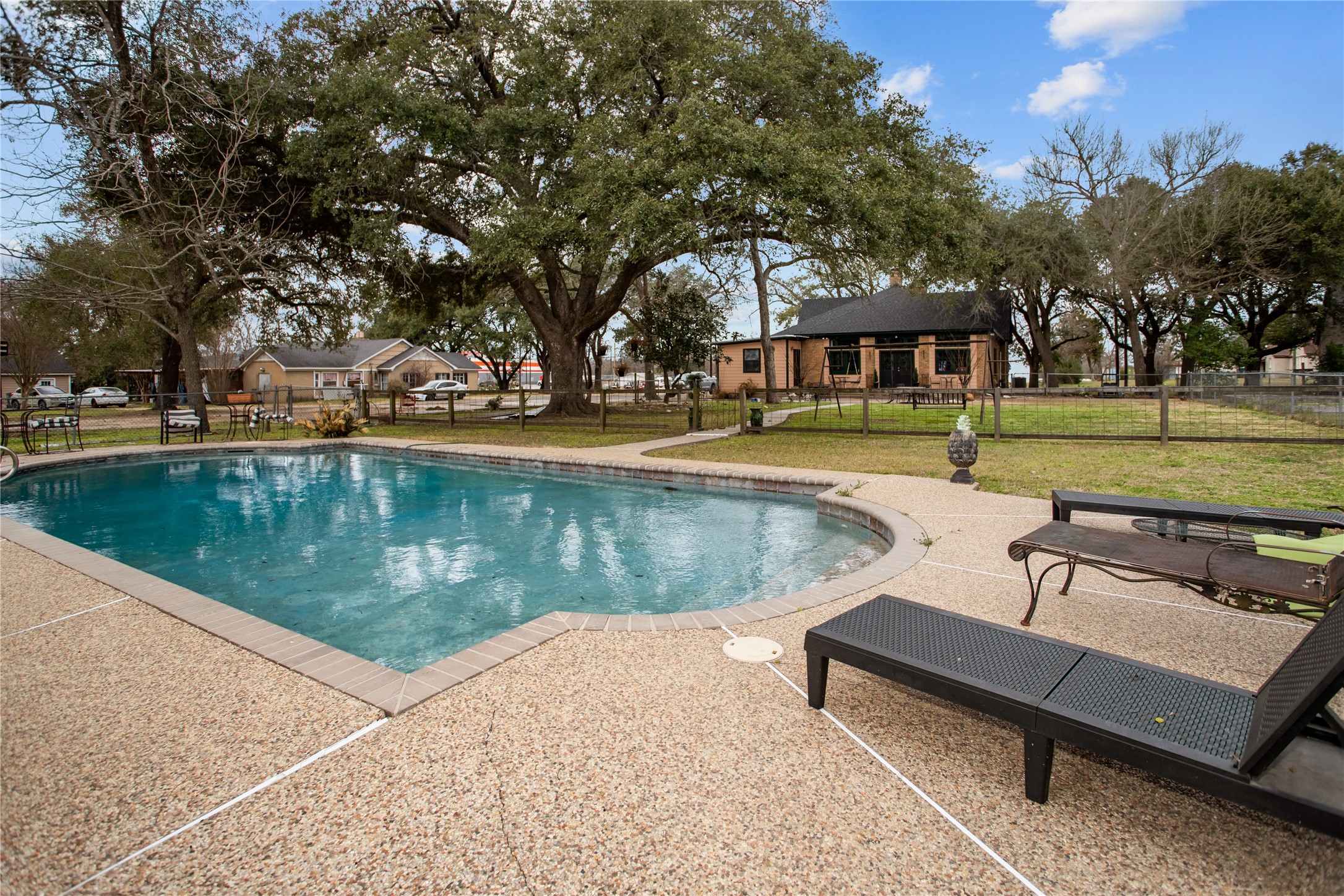 706 East Main Street Madisonville, TX 77864 - Photo 5 of 25 a view of a swimming pool with a patio