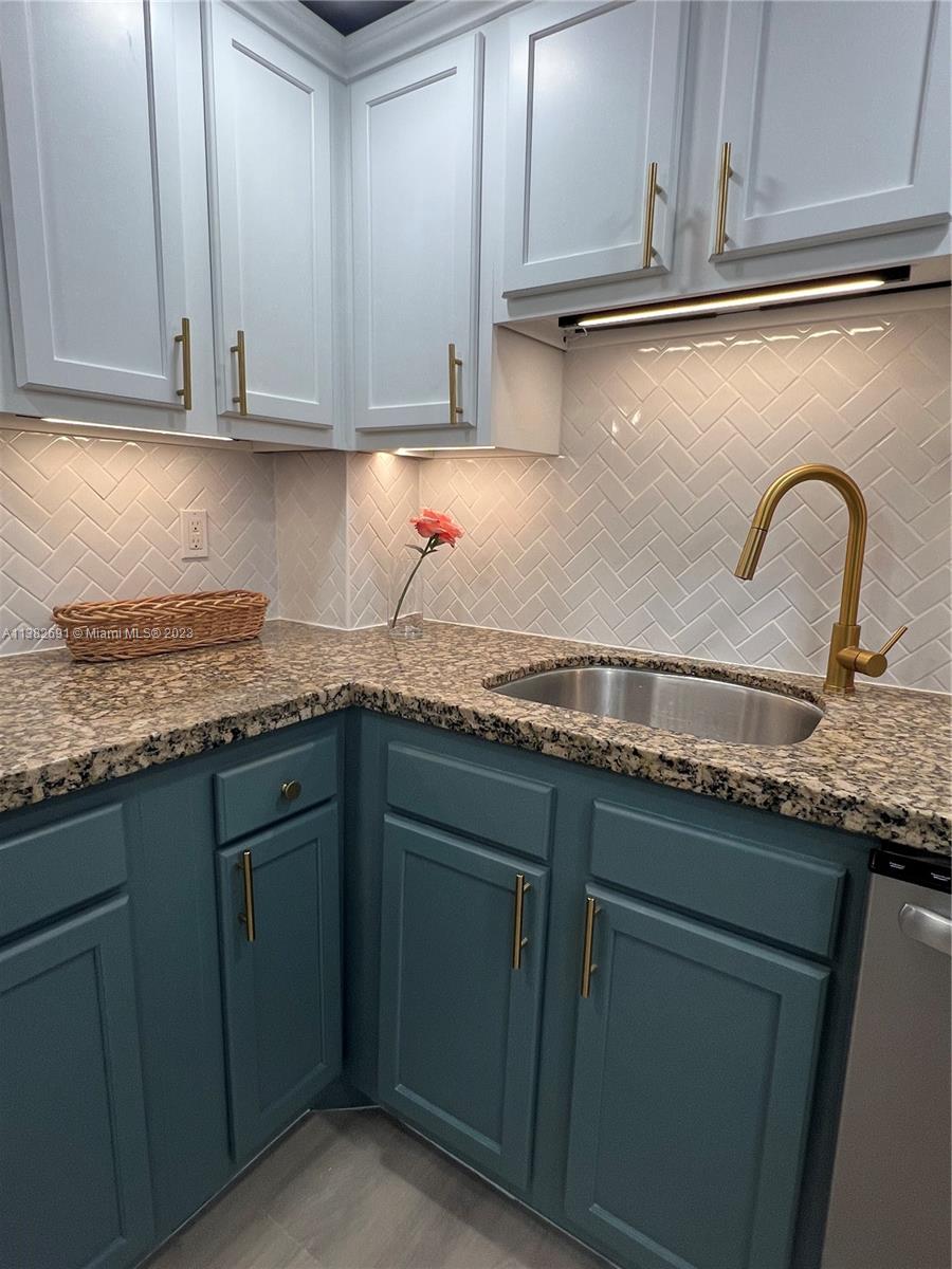 101 Berkley Road, Unit 206 Hollywood, FL 33024 - Photo 3 of 31 Gallery Image 3