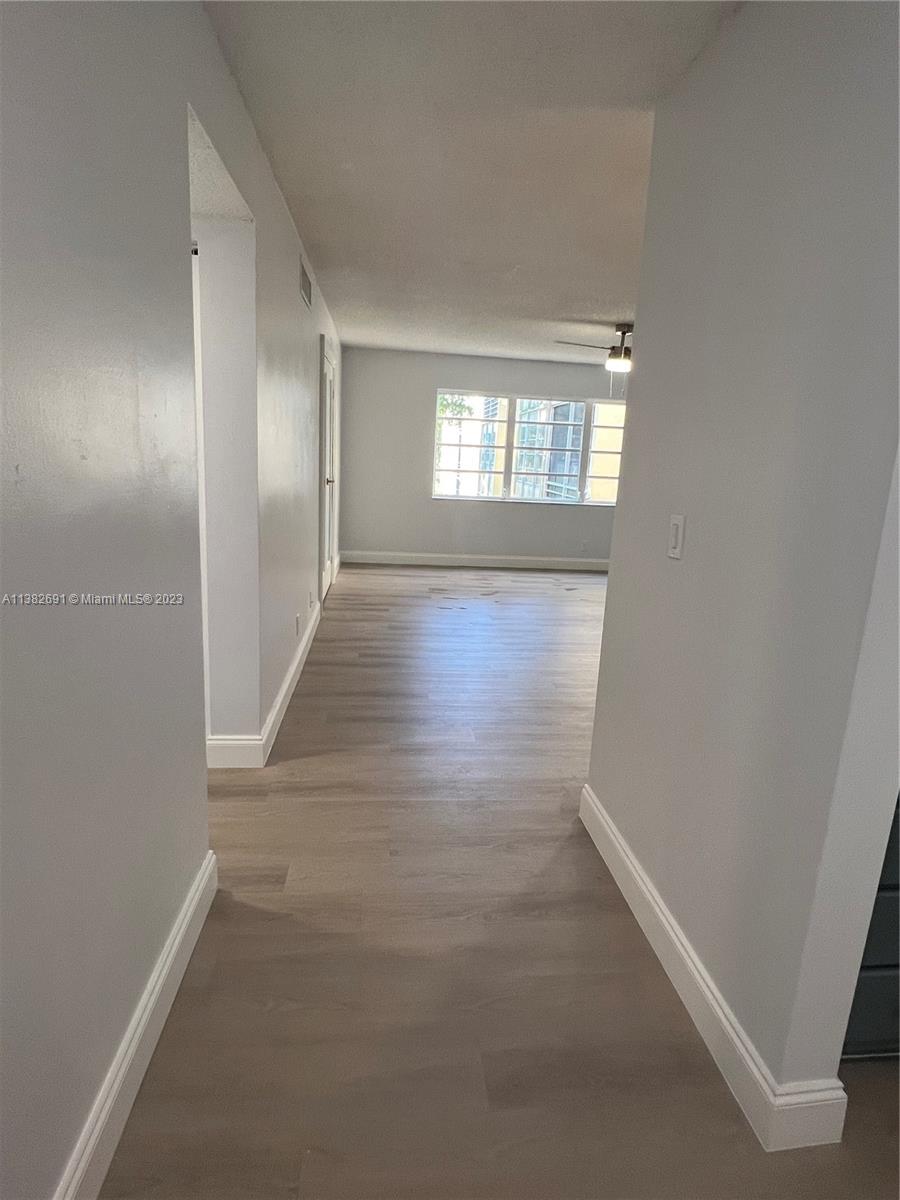 101 Berkley Road, Unit 206 Hollywood, FL 33024 - Photo 8 of 31 Gallery Image 8
