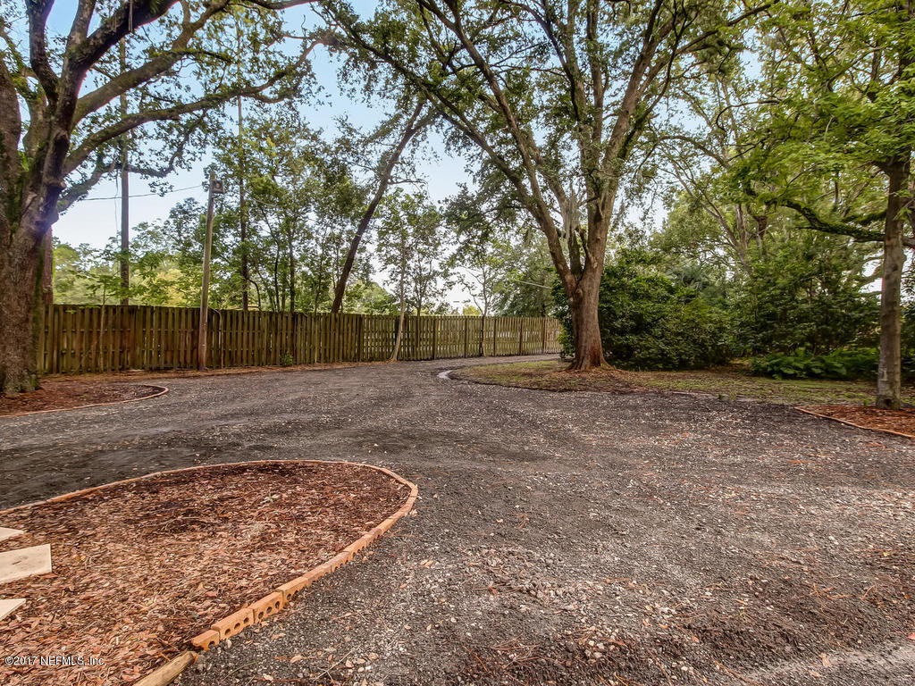 7430 Hogan Road Jacksonville, FL 32216 - Photo 4 of 43 Driveway