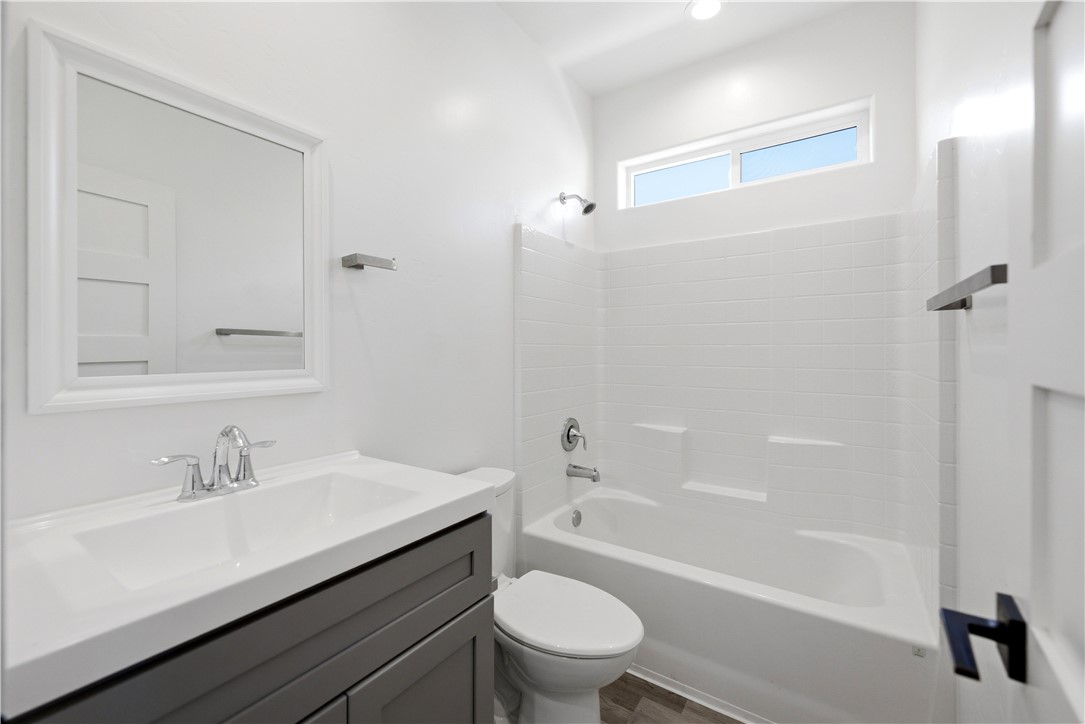 3546 North Skylark Road Kingman, AZ 86409 - Photo 13 of 30 a bathroom with a sink a toilet and shower