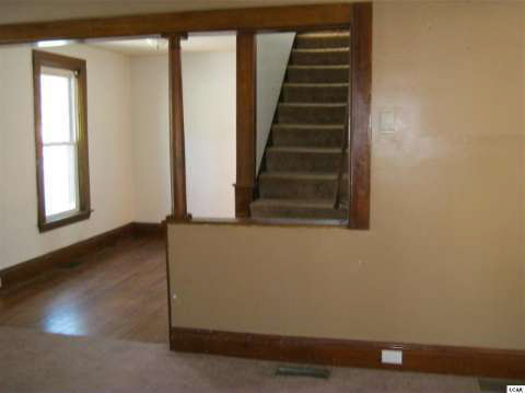 321 Rice Street Adrian, MI 49221 - Photo 4 of 13 20419559-3.JPG
