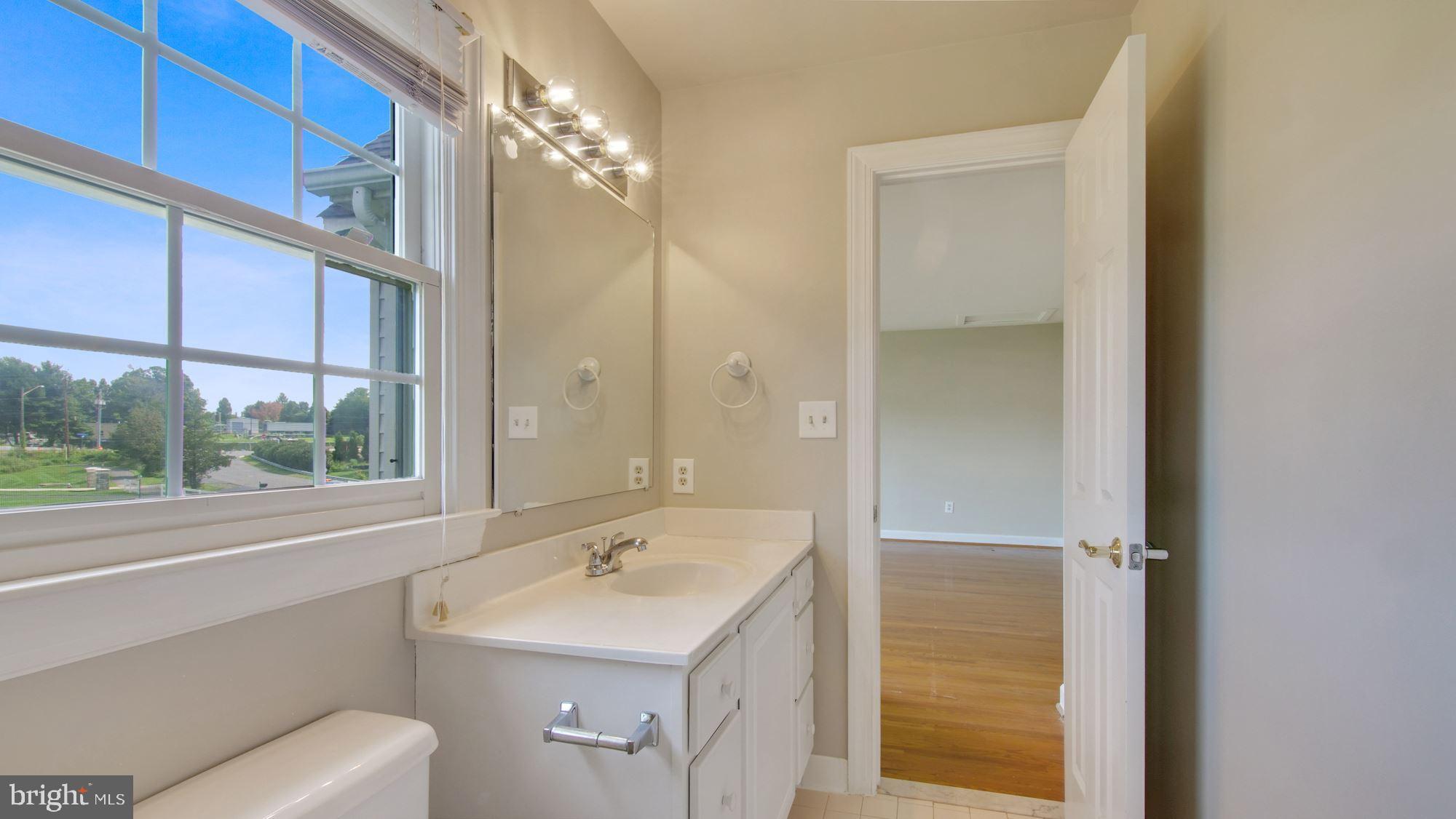 11100 Tommye Lane Reston, VA 20194 - Photo 39 of 50 3rd Bedroom Full Bath