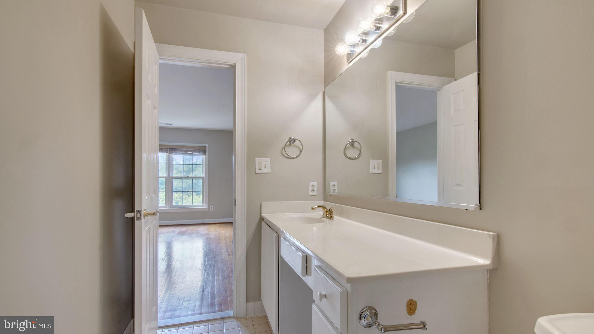 11100 Tommye Lane Reston, VA 20194 - Photo 41 of 50 4th Bedroom Full Bath