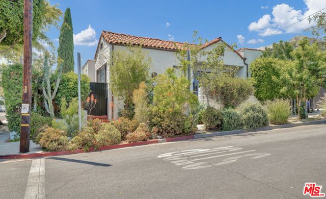 $7,800 | 847 Hammond Street, West Hollywood, CA 90069