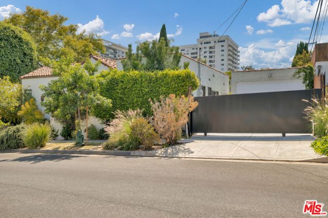 $7,800 | 847 Hammond Street, West Hollywood, CA 90069