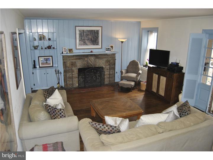 717 Kenmare Road Bala Cynwyd, PA 19004 - Photo 2 of 20 Living Room