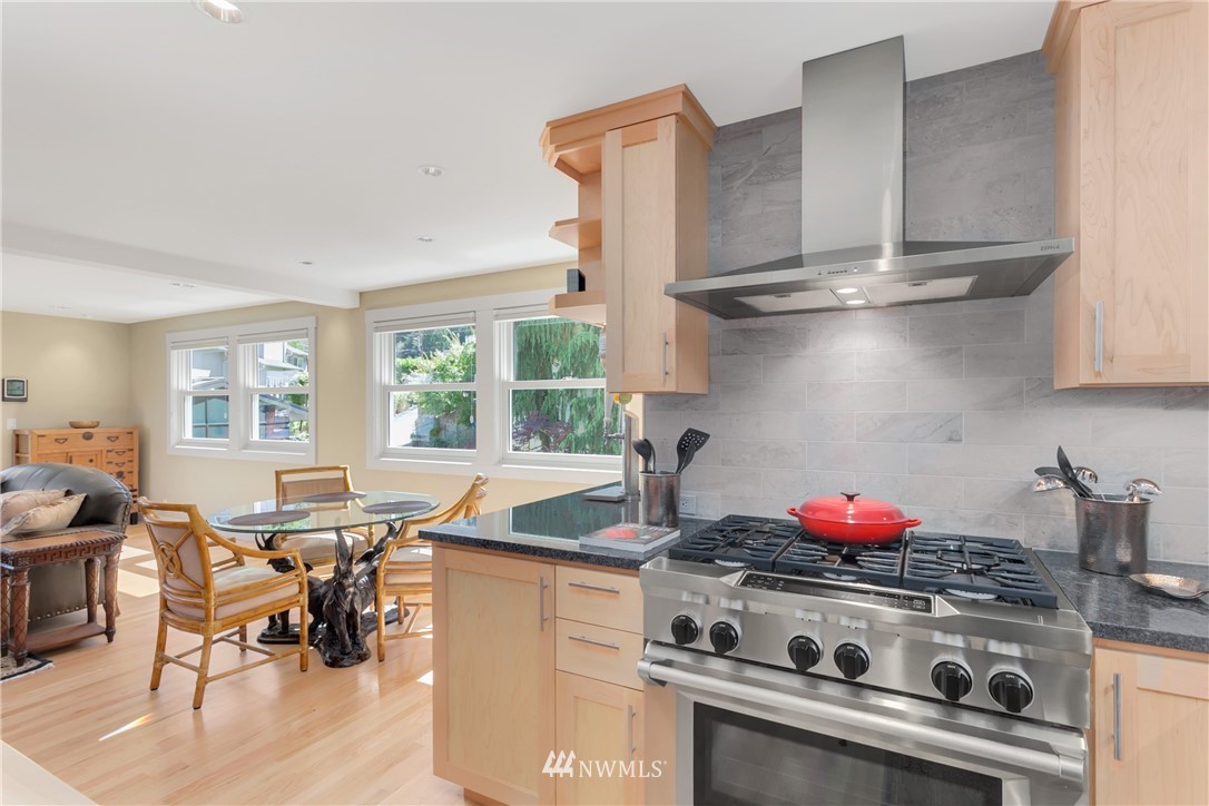 3756 West Commodore Way Seattle, WA 98199 - Photo 13 of 25 Gallery Image 13