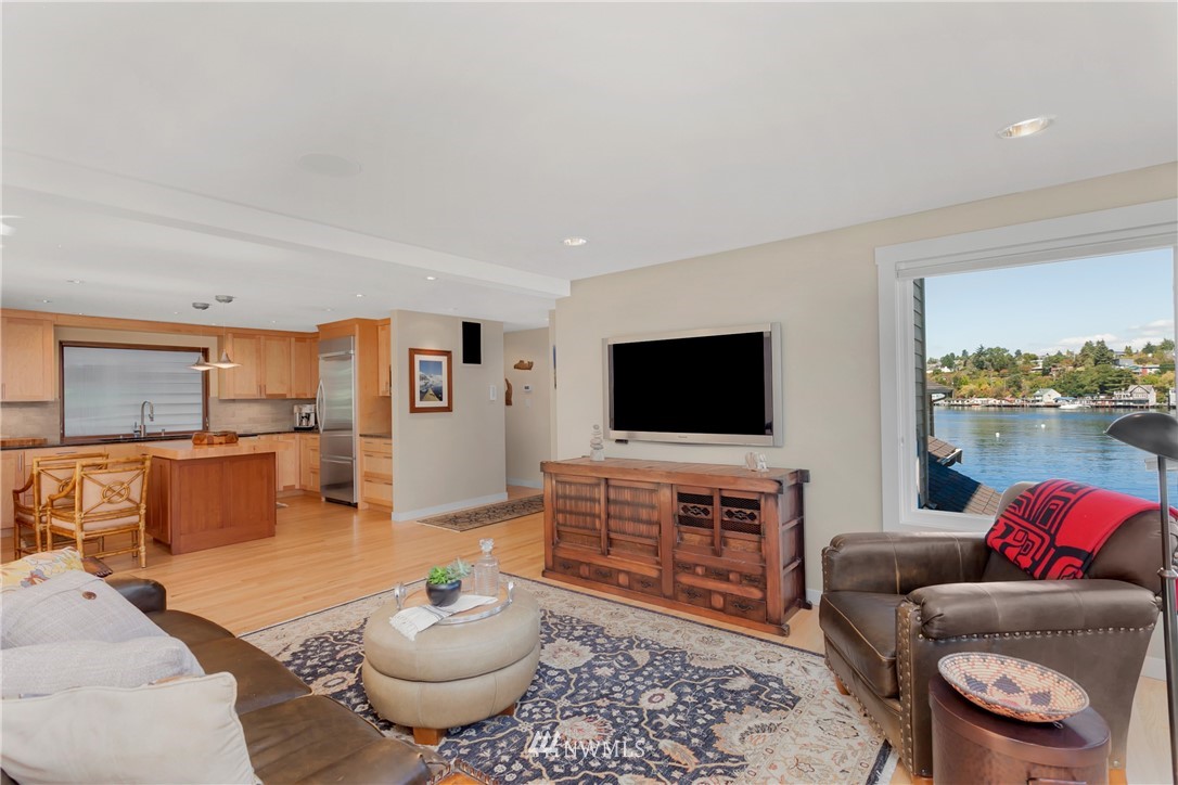 3756 West Commodore Way Seattle, WA 98199 - Photo 15 of 25 Gallery Image 15
