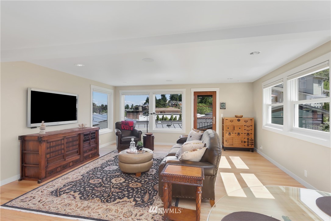 3756 West Commodore Way Seattle, WA 98199 - Photo 16 of 25 Gallery Image 16