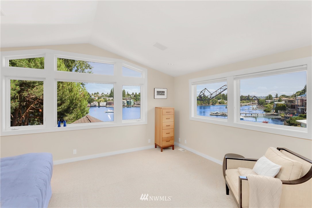 3756 West Commodore Way Seattle, WA 98199 - Photo 18 of 25 Gallery Image 18