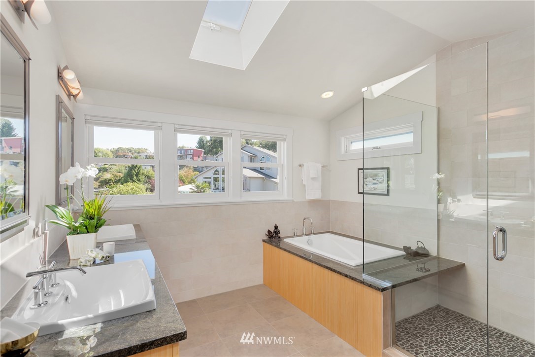 3756 West Commodore Way Seattle, WA 98199 - Photo 20 of 25 Gallery Image 20