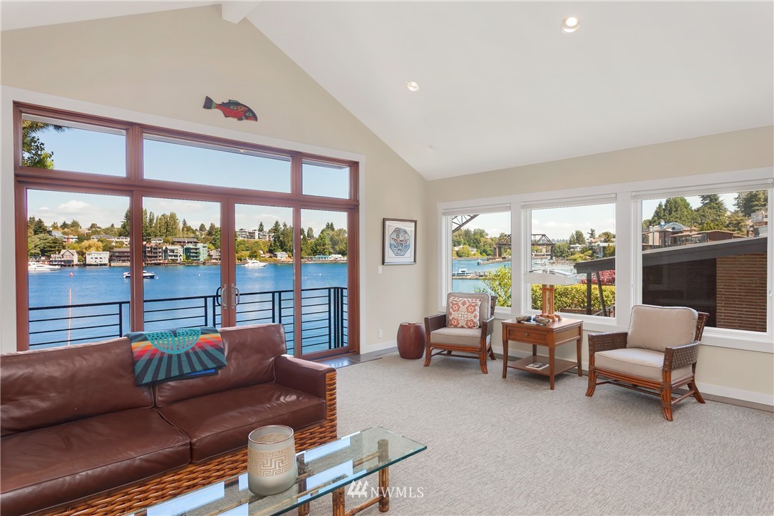 3756 West Commodore Way Seattle, WA 98199 - Photo 3 of 25 Gallery Image 3