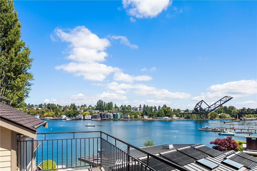3756 West Commodore Way Seattle, WA 98199 - Photo 21 of 25 Gallery Image 21
