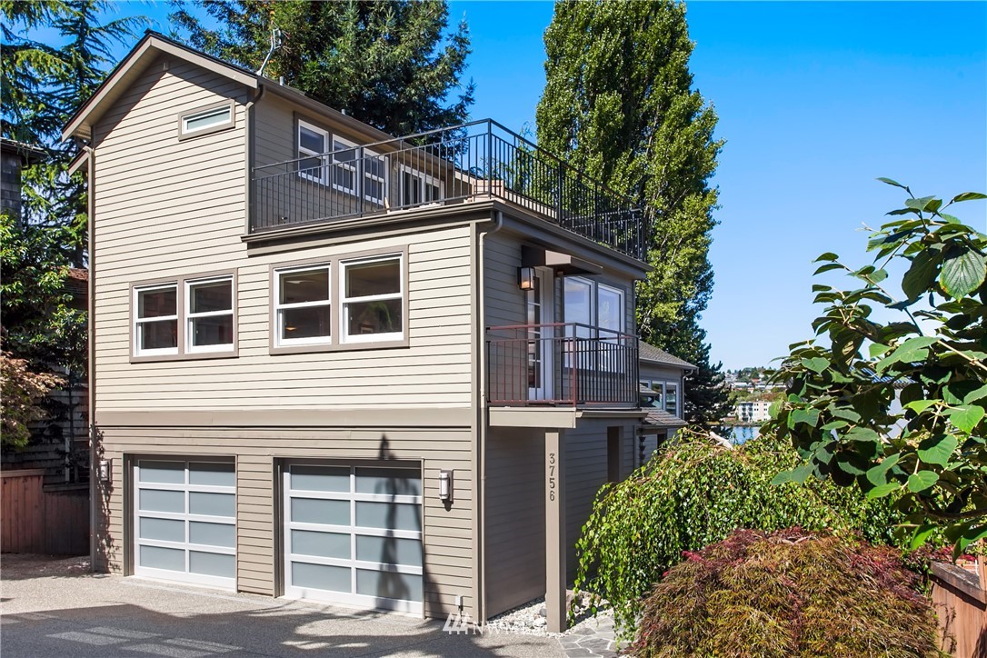 3756 West Commodore Way Seattle, WA 98199 - Photo 7 of 25 Gallery Image 7